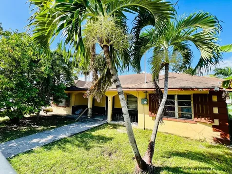 Kim's Crescent, Baillou H New Providence Paradise Island BS