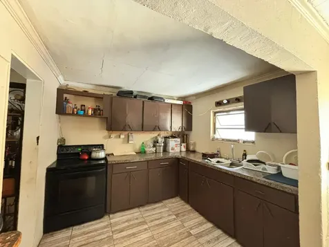 Kim's Crescent, Baillou H New Providence Paradise Island BS