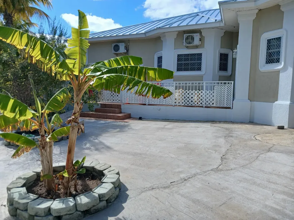 Bayview Court 43 Grand Bahama Freeport BS