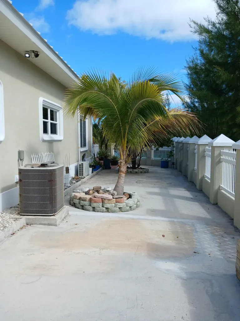 Bayview Court 43 Grand Bahama Freeport BS