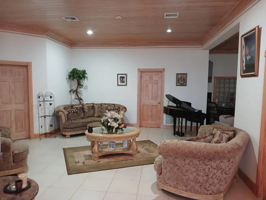 Bayview Court 43 Grand Bahama Freeport BS