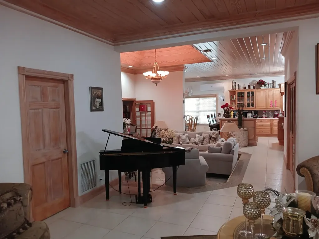 Bayview Court 43 Grand Bahama Freeport BS