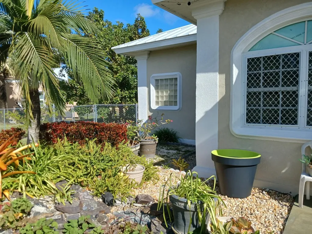Bayview Court 43 Grand Bahama Freeport BS
