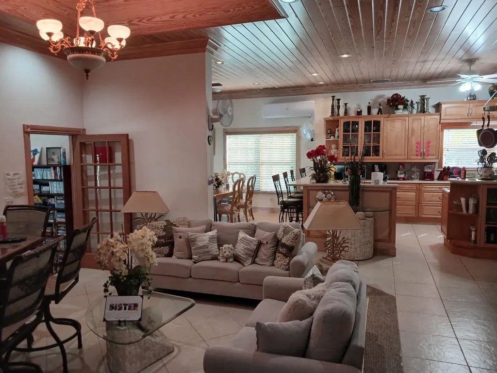 Bayview Court 43 Grand Bahama Freeport BS