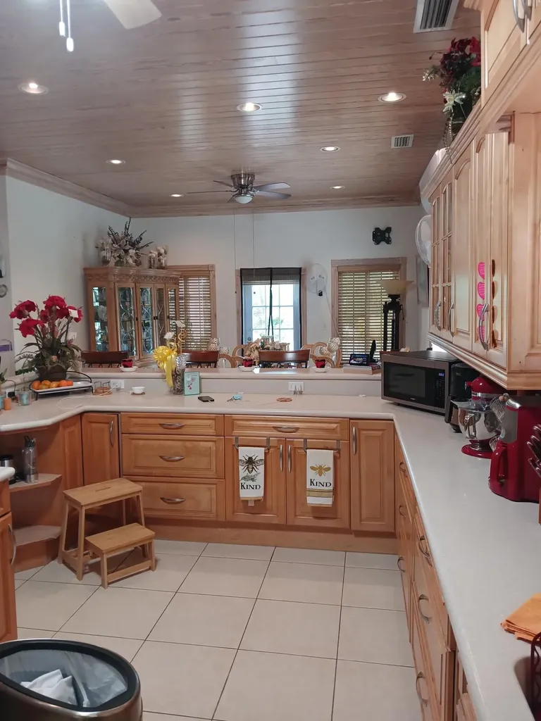 Bayview Court 43 Grand Bahama Freeport BS