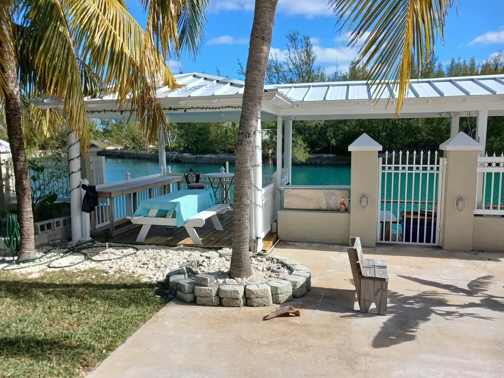 Bayview Court 43 Grand Bahama Freeport BS