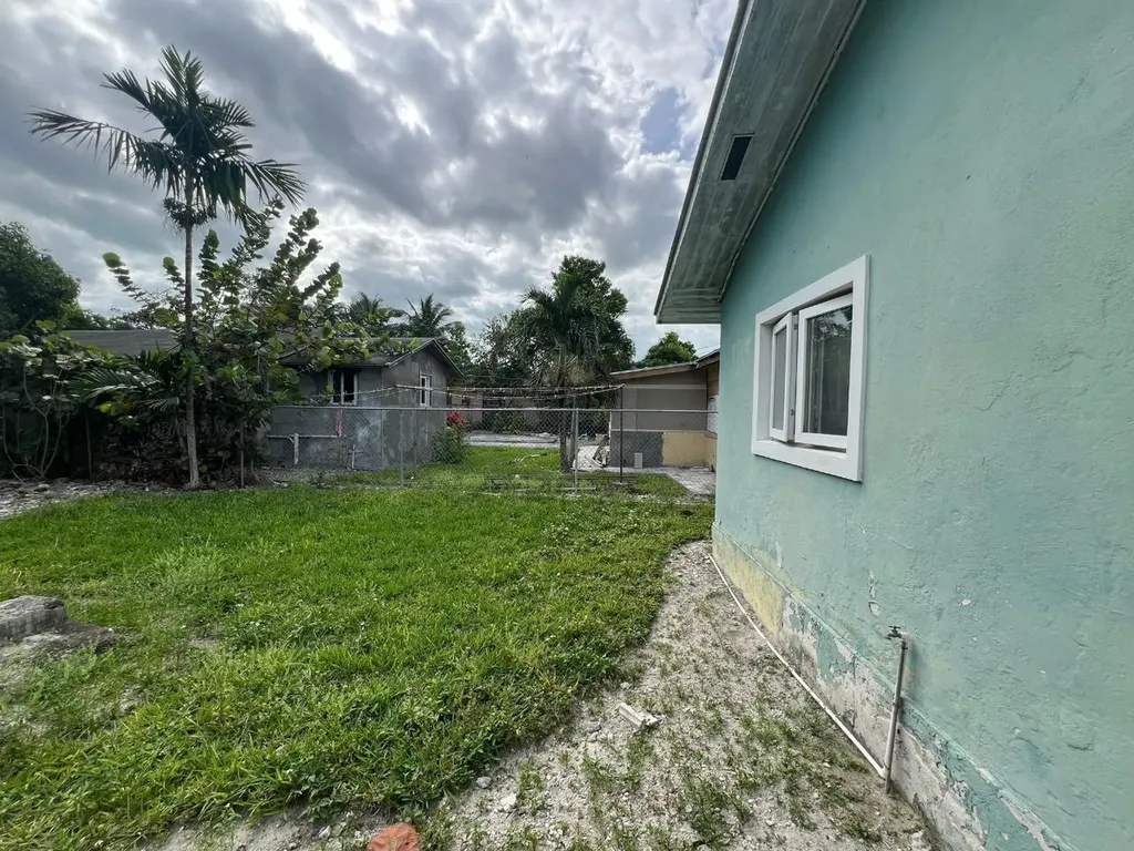 Minnie Street 35 New Providence Paradise Island BS
