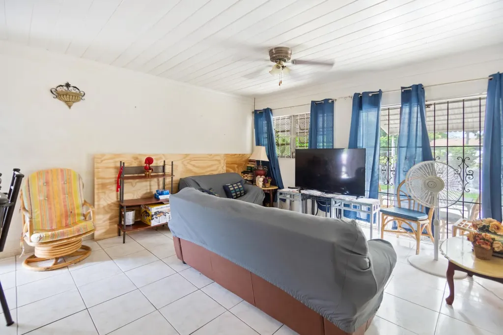 Sea Breeze Lane New Providence Paradise Island BS