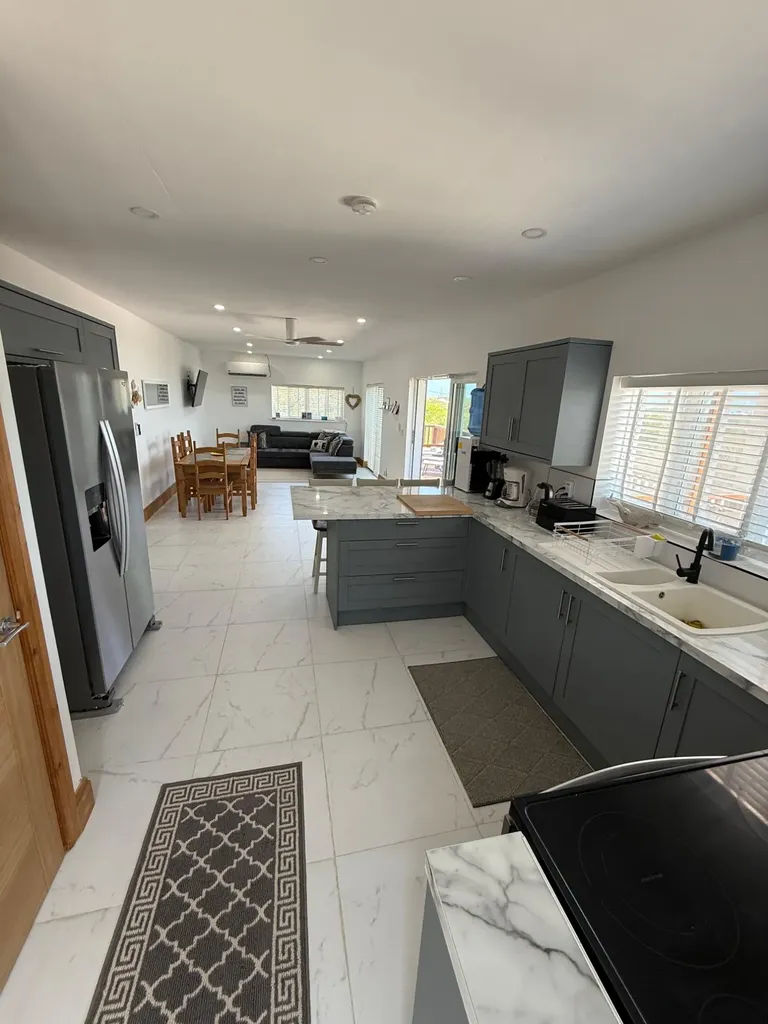 Sunny Hills Road Exuma BS