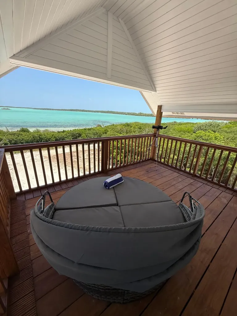 Sunny Hills Road Exuma BS