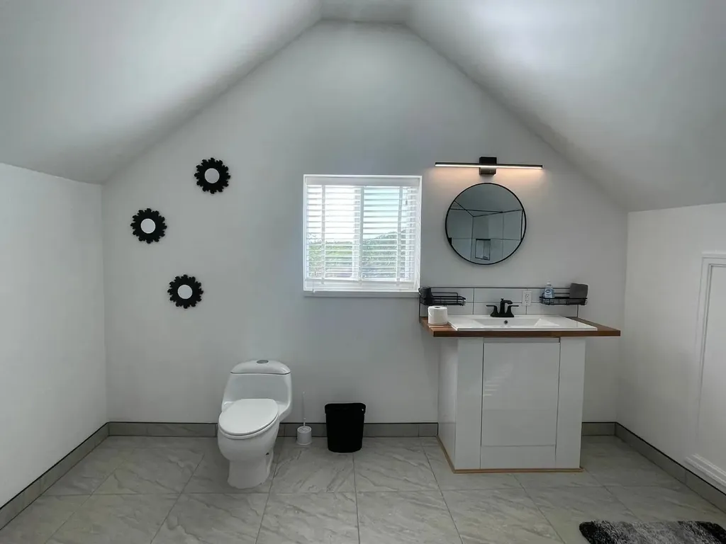 Sunny Hills Road Exuma BS