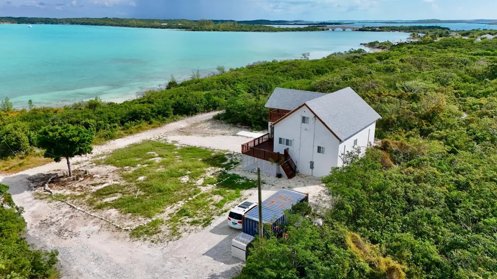 Sunny Hills Road Exuma BS