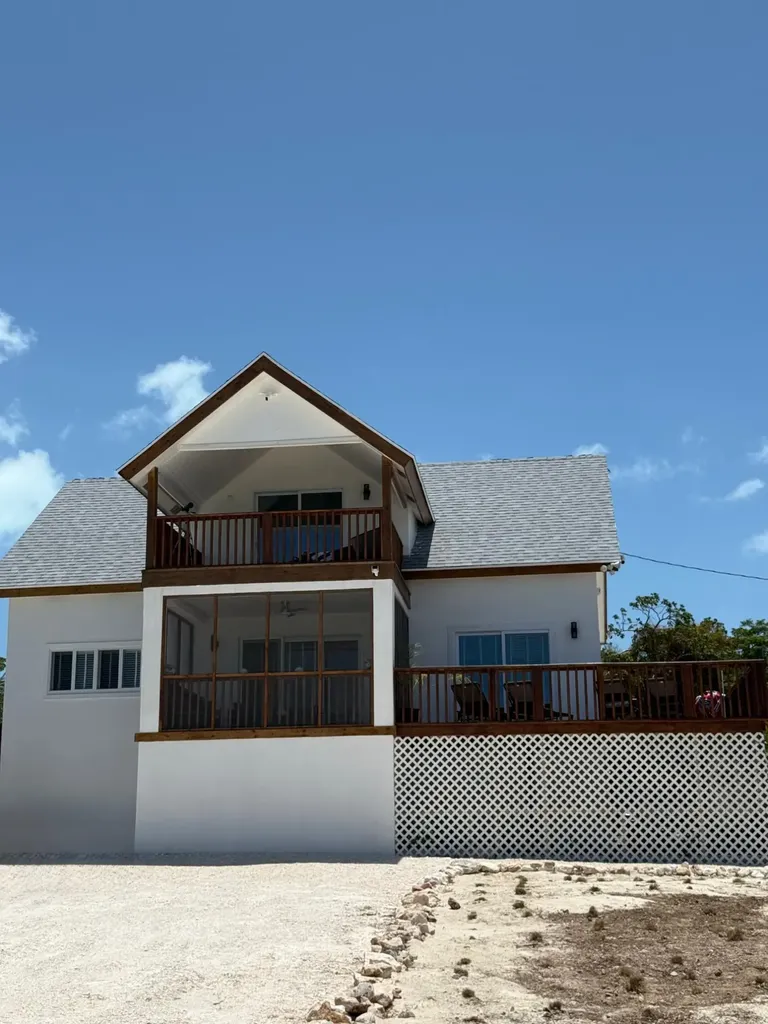 Sunny Hills Road Exuma BS