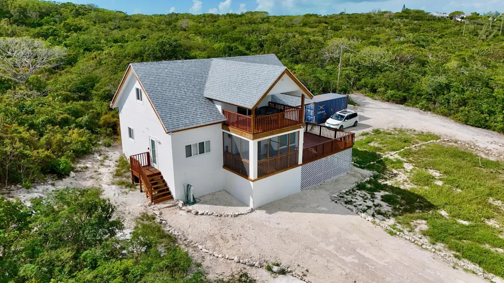 Sunny Hills Road Exuma BS