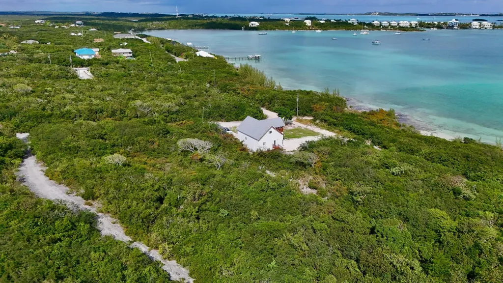 Sunny Hills Road Exuma BS