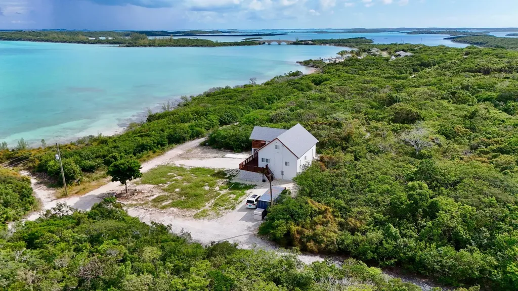 Sunny Hills Road Exuma BS