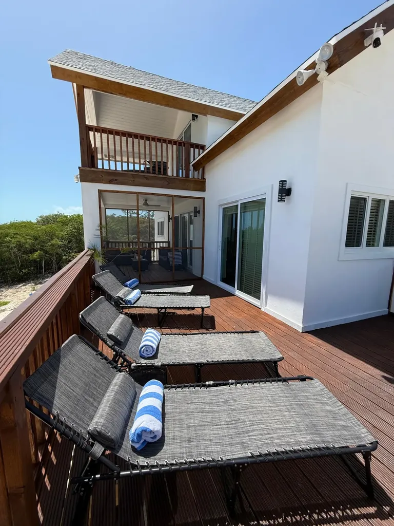 Sunny Hills Road Exuma BS