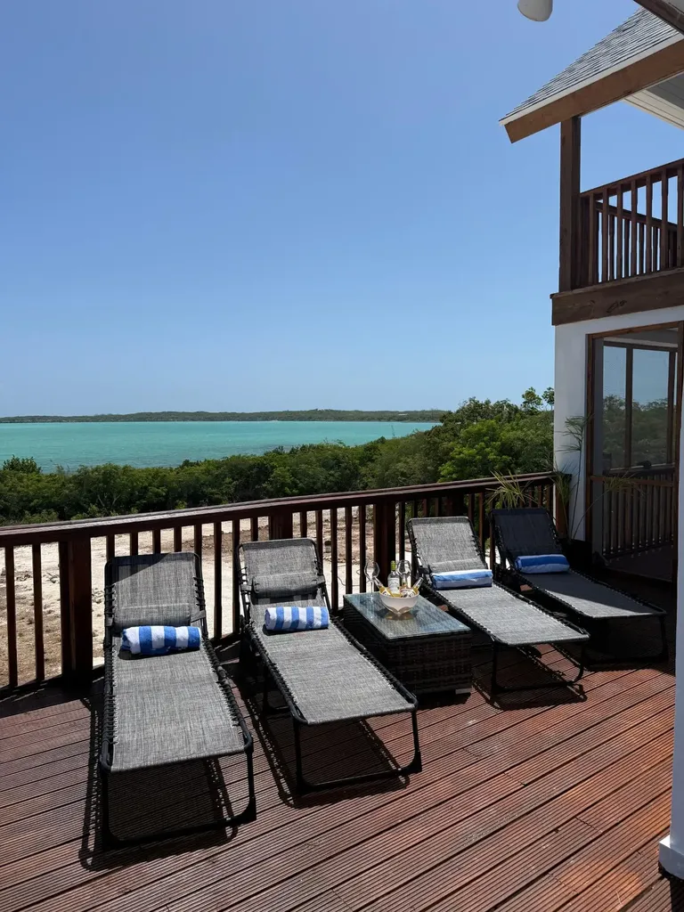 Sunny Hills Road Exuma BS