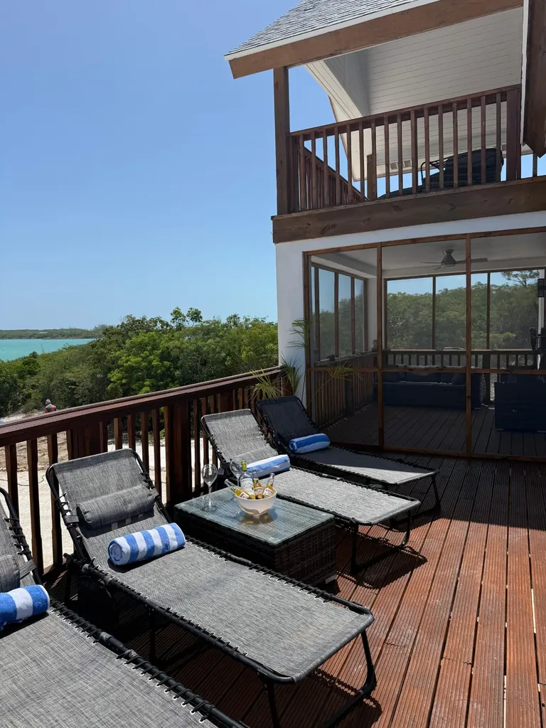 Sunny Hills Road Exuma BS