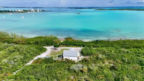 Sunny Hills Road Exuma BS