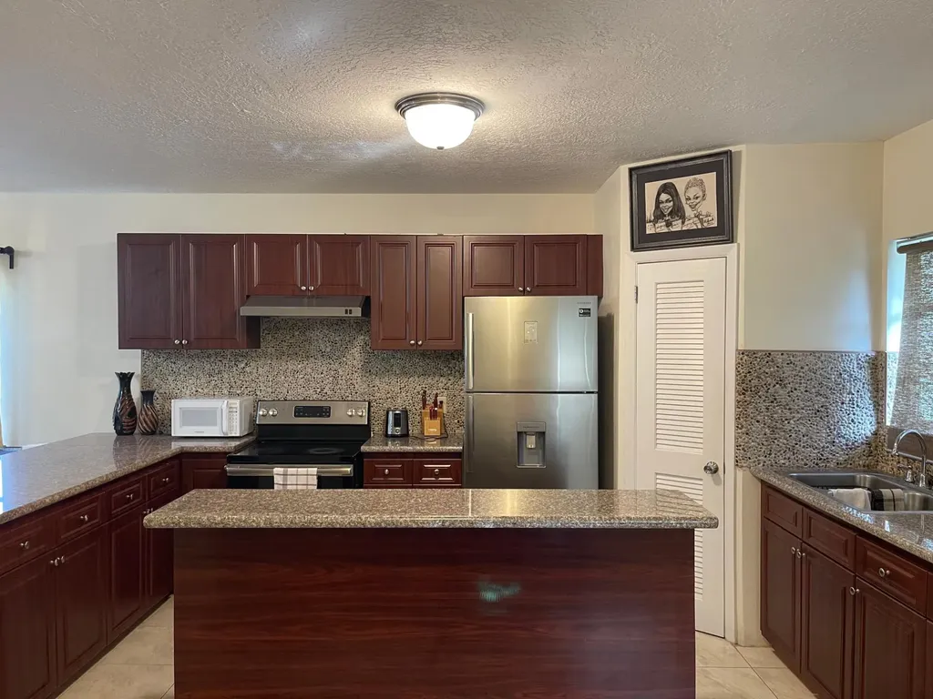 West Winds Cottage 172 New Providence Paradise Island BS