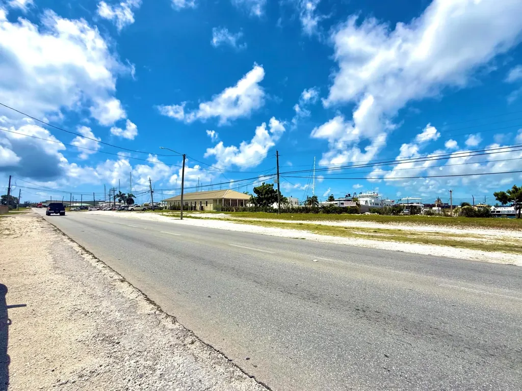 Queen's Highway Building Grand Bahama Freeport BS