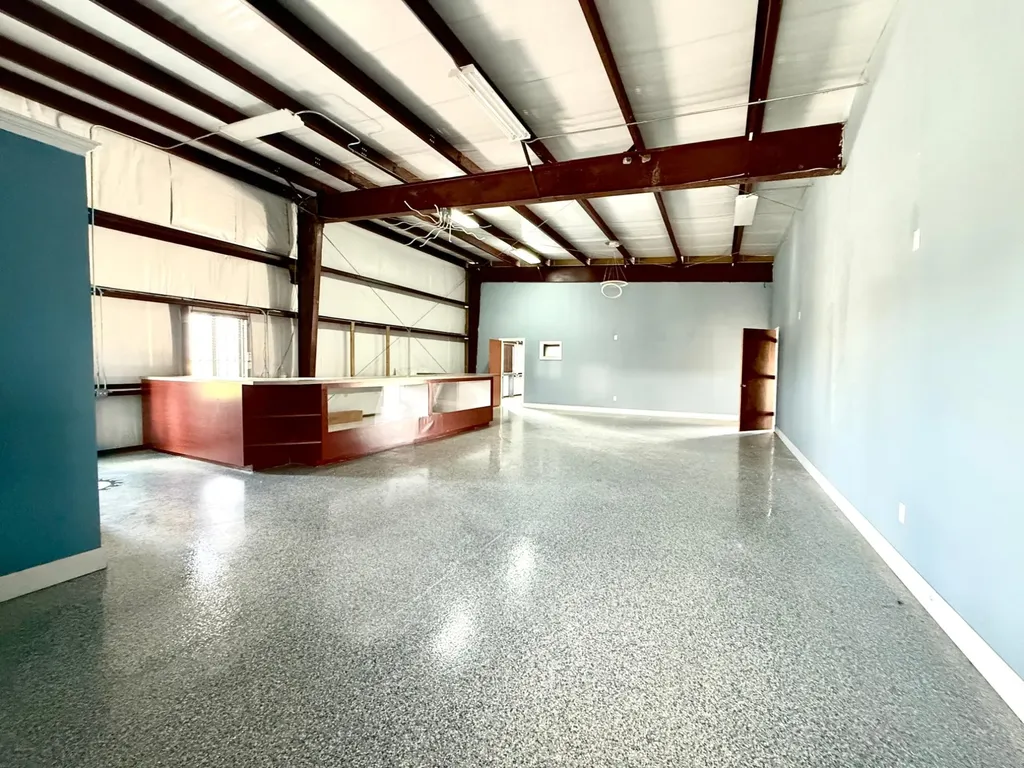 Queen's Highway Building Grand Bahama Freeport BS