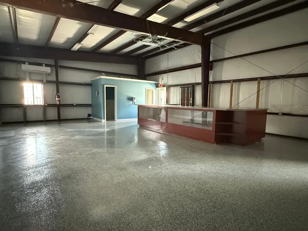 Queen's Highway Building Grand Bahama Freeport BS