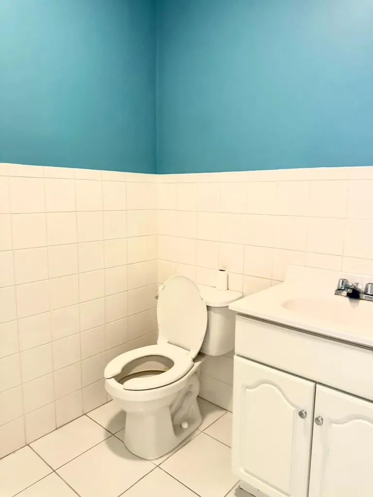 Queen's Highway Building Grand Bahama Freeport BS