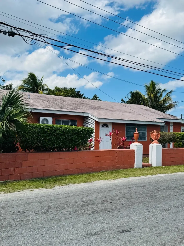 Robert Drive 8 New Providence Paradise Island BS