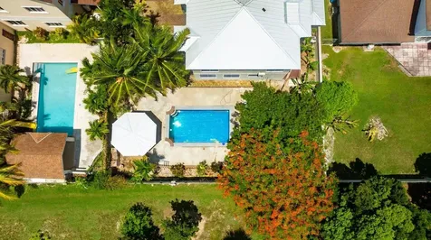 Yamacraw Hill Road Fourplex 135 New Providence Paradise Island BS