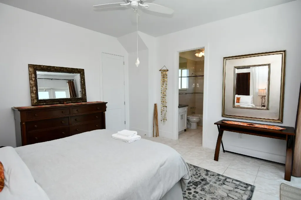 Pelican House, Marsh Harbor Abaco BS