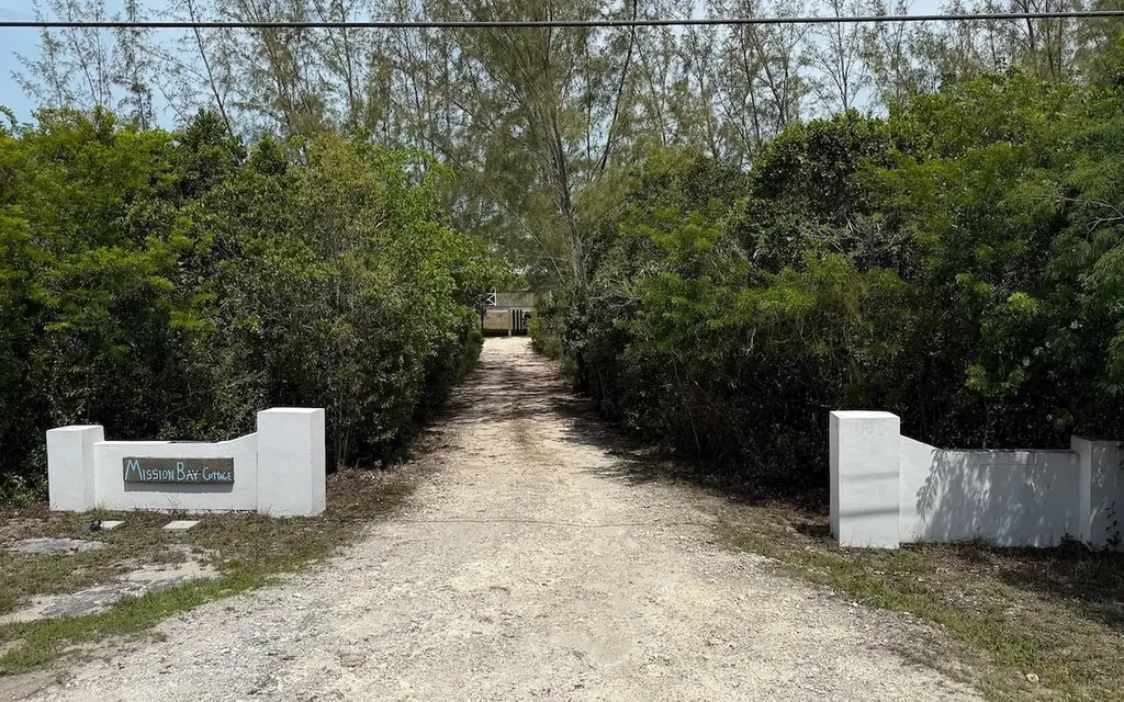 Mission Bay, Tarpum Bay Eleuthera BS
