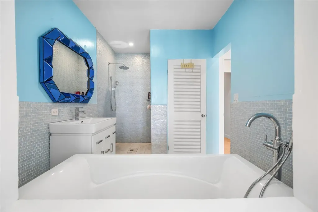 Caprice New Providence Paradise Island BS