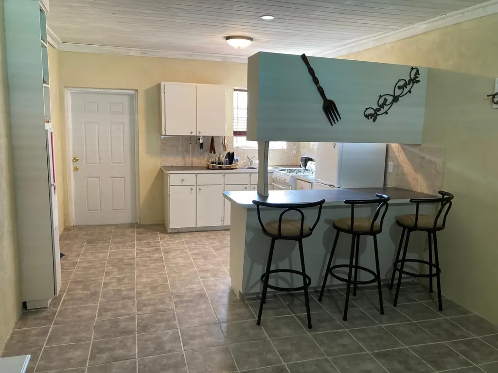 Eleuthera Apt#2, James C Eleuthera BS