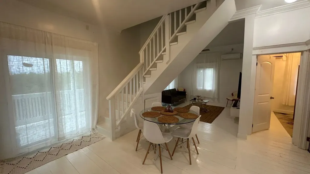 4 Rainbow Hill Circle Eleuthera BS