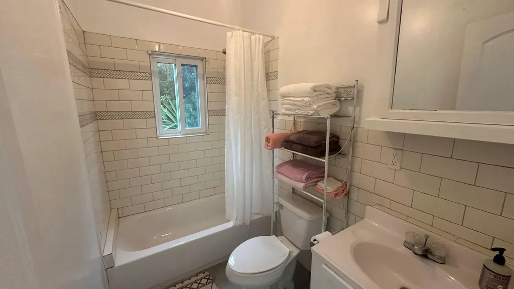 4 Rainbow Hill Circle Eleuthera BS