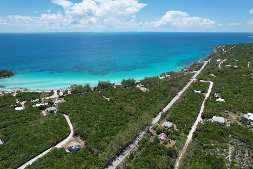 4 Rainbow Hill Circle Eleuthera BS
