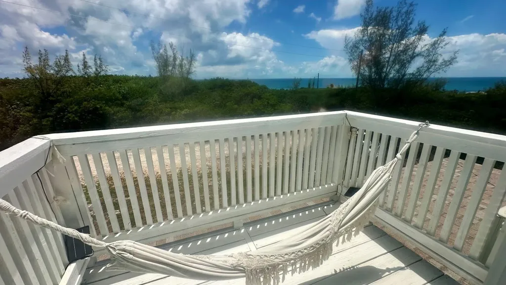 4 Rainbow Hill Circle Eleuthera BS