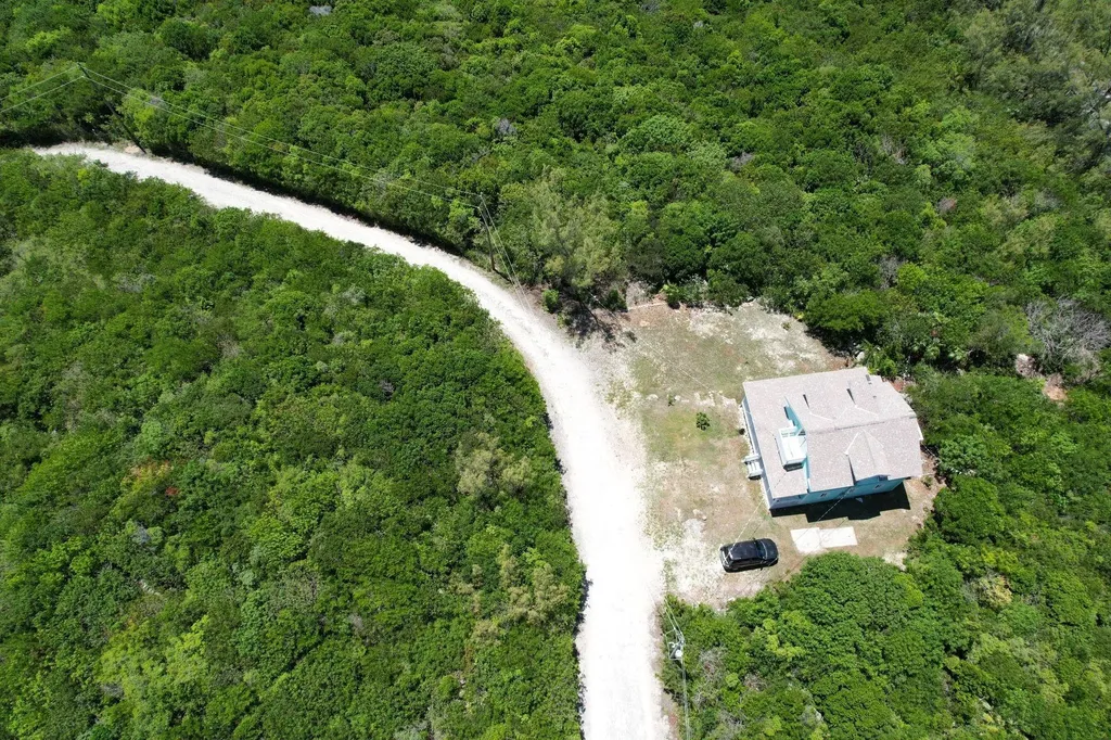 4 Rainbow Hill Circle Eleuthera BS