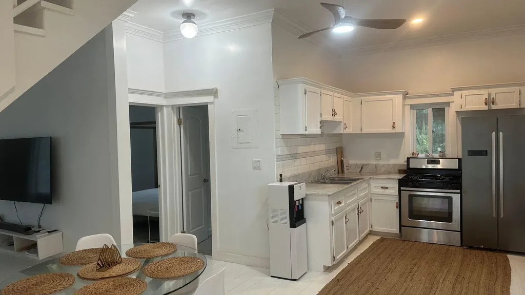 4 Rainbow Hill Circle Eleuthera BS