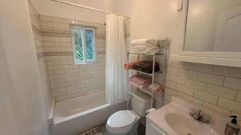 4 Rainbow Hill Circle Eleuthera BS