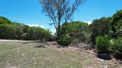 4 Rainbow Hill Circle Eleuthera BS