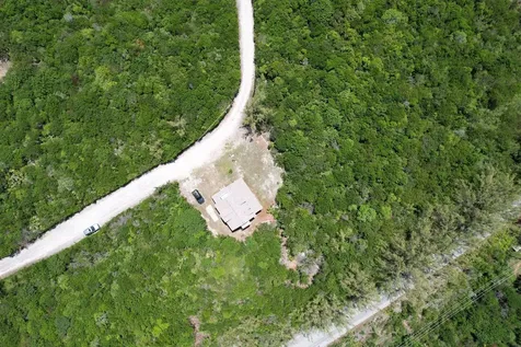 4 Rainbow Hill Circle Eleuthera BS