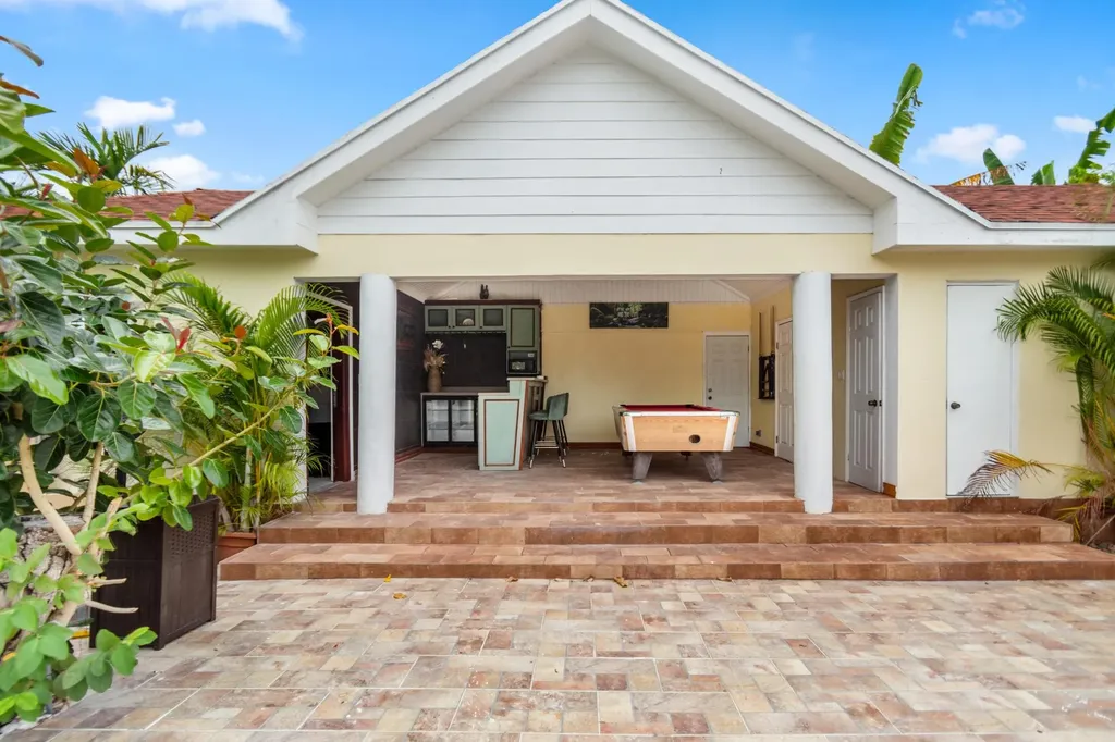 Commonwealth Road Blair New Providence Paradise Island BS