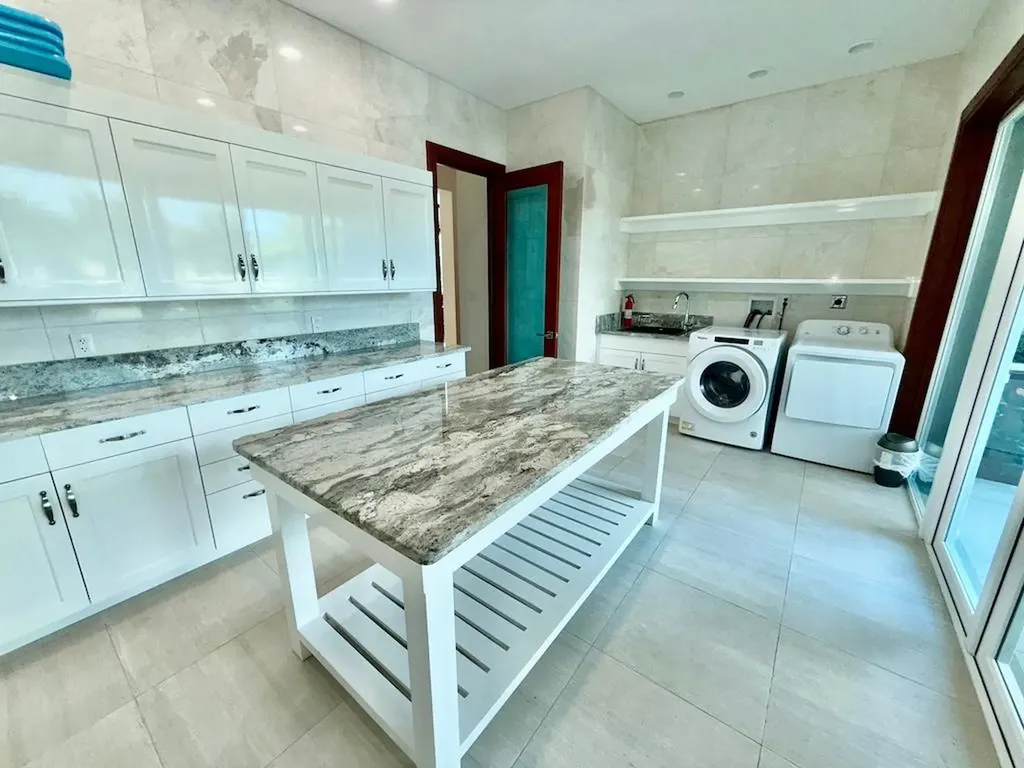 #49 Crossbones Close Grand Bahama Freeport BS