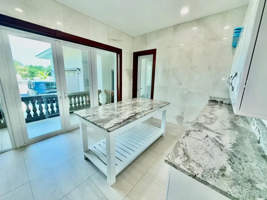 #49 Crossbones Close Grand Bahama Freeport BS