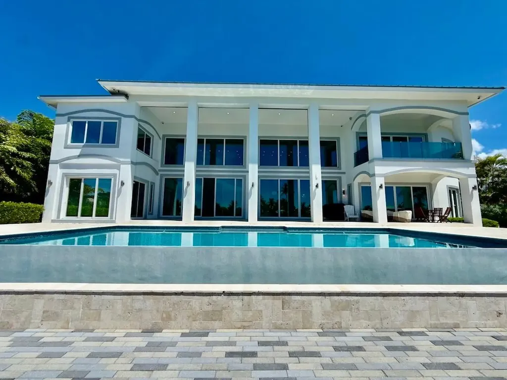 #49 Crossbones Close Grand Bahama Freeport BS