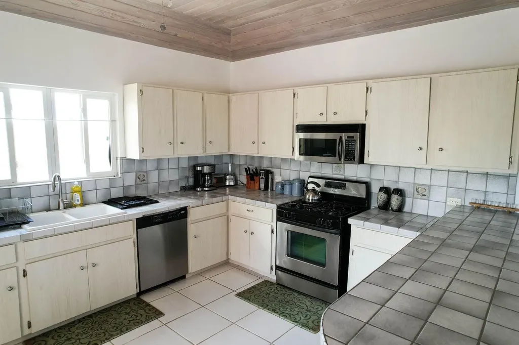 Beachfront Home & Lot Eleuthera BS