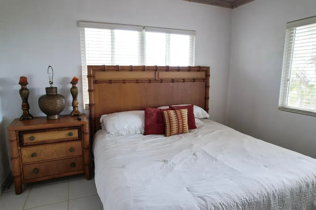 Beachfront Home & Lot Eleuthera BS